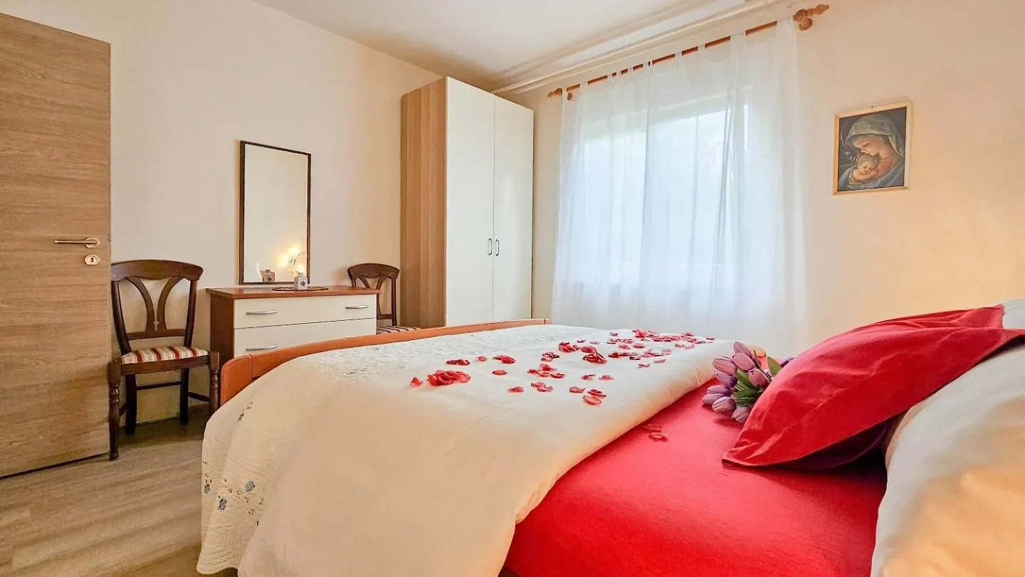 Romana 2 Novigrad  Apartment