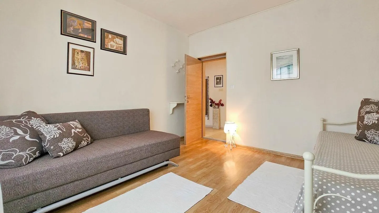 Romana 2 Novigrad